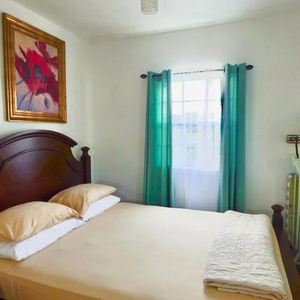 Modern Cozy Apartment, hotell i Buckleys