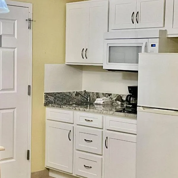 Suburban Studios Fort Myers Cape Coral, hotel in Fort Myers