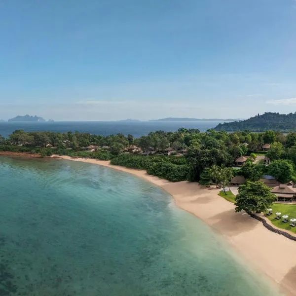 The Naka Island, a Luxury Collection Resort & Spa, Phuket, hotel v destinácii Ko Naka