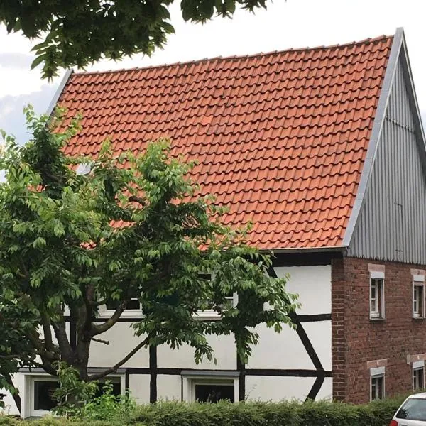 Fachwerkhaus mit Garten nah an Stadt und Natur, khách sạn ở Unna