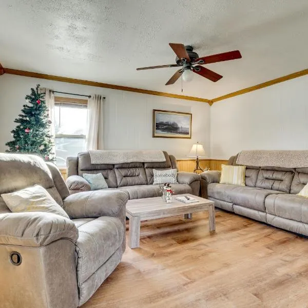 Hunter and Angler Haven 1 Mi to Mississippi River!, hotel em Brownsville