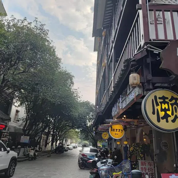 Lazzy inn, hotel i Yangshuo