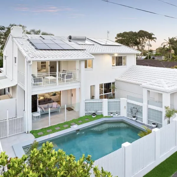 Ocean Villa Prime Bokarina Beach Location with Pool, hotel in Bokarina