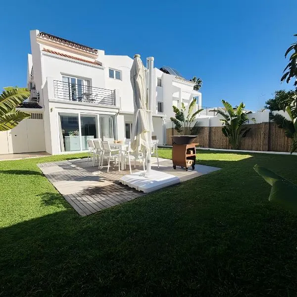 Luxurious And Modern Family Home, hotel in Málaga