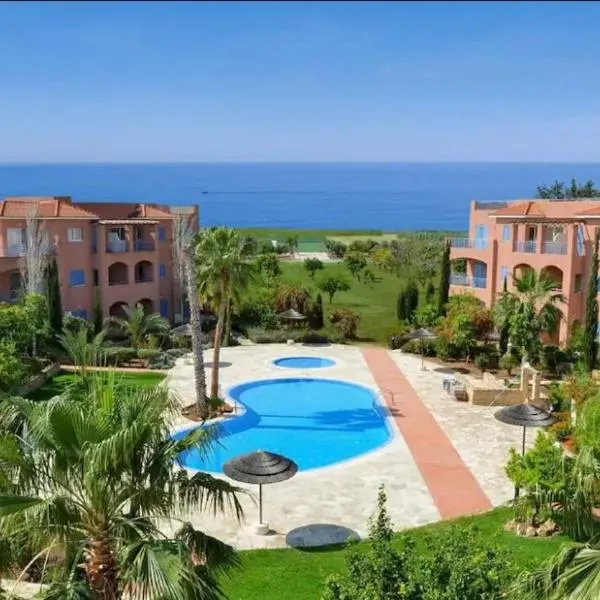 Large apartment in an idyllic complex, ocean view, hotel a Mandria