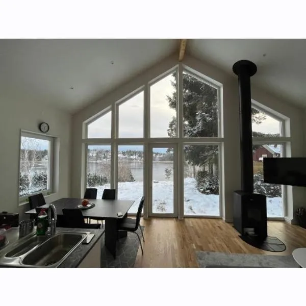 Exklusivt hus på strandtomt, hotel a Opp-Norrby