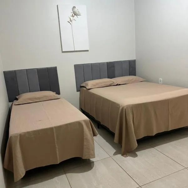 Suíte com ar, frigobar atende até 3 pessoas não a estacionamento, khách sạn ở Sinop