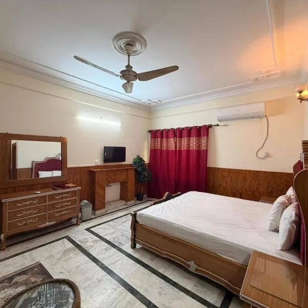 Living Lodge Guest House, hotel em Islamabad