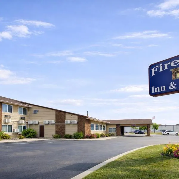 Fireside Inn and Suites、デビルズレイクのホテル
