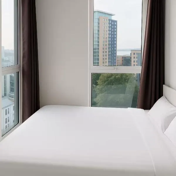 Elegant Ensuite bedroom at Prime location Stratford, London, hotel in London