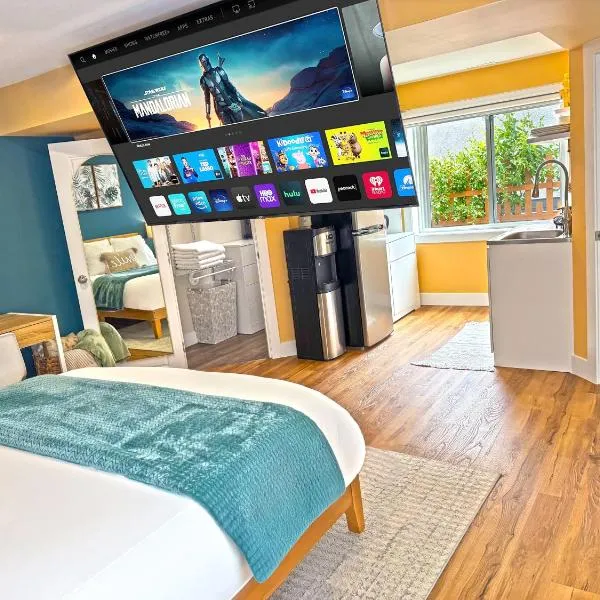 Private Studio - 5 Min to DT - Self Check-In - 75 Inch TV, hotel em Williams Lake