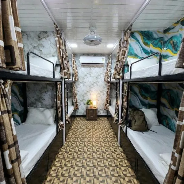 Nithyanand Cabinstay dormitory, hotel in Mumbai