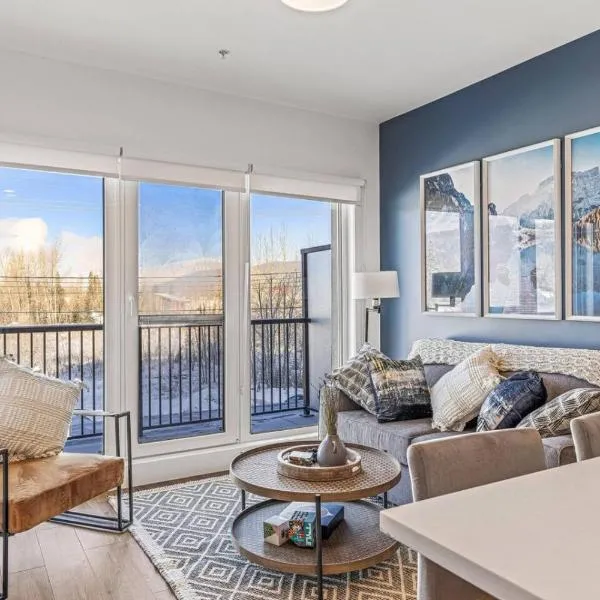 Cozy 2BR apartment in Golden near DT, hotel din Golden