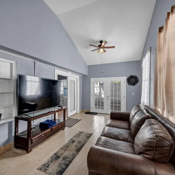 Charming Atlanta Home, hotel in Atlanta