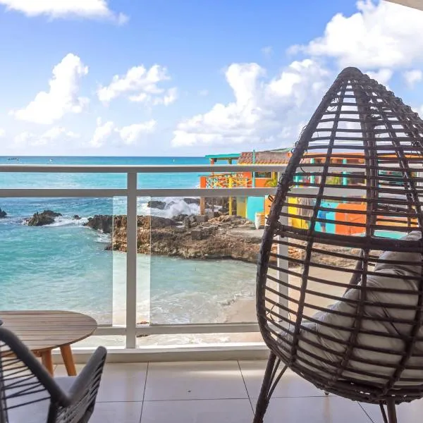 Maho Beach 1BR Getaway with Beach Access, hotel di Maho Reef