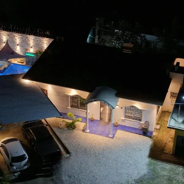 Moderna Casa con acceso a piscina con jacuzzi y generador electrico automatico, hotel i Puerto Barrios