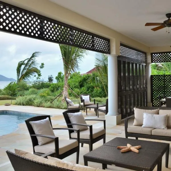 Villa très confortable avec vue panoramique depuis la piscine – hotel w mieście Eden Island