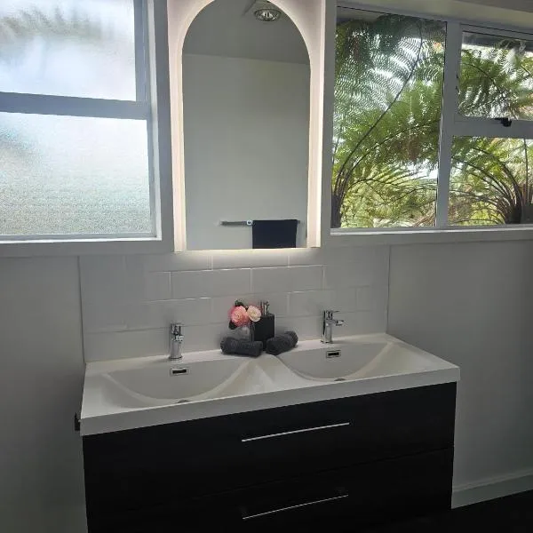 Livingstone Retreat, Hotel in Hokitika