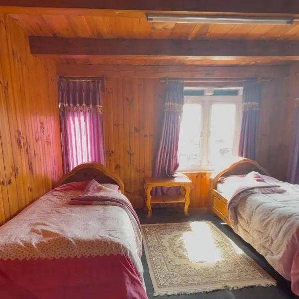 Everest hotel, hotel in Phāphlu