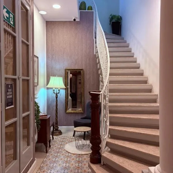 Maltese Terrace house with a modern touch - close to airport 4 km، فندق في Tarxien