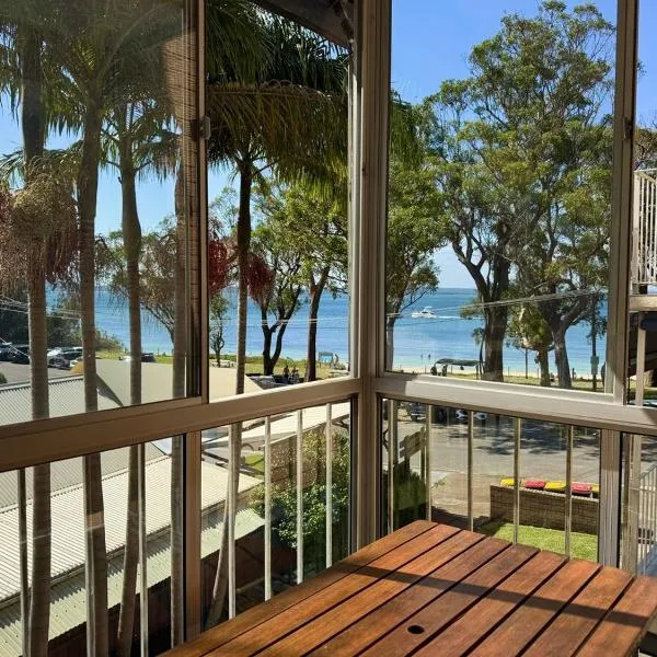 Dutchies Beachside Lookout - 50m to the Beach, hotel a Nelson Bay