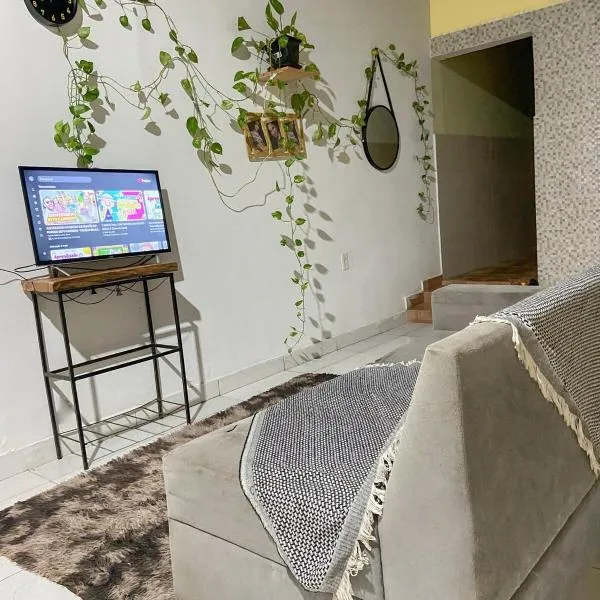 Casa econômica no centro de Diamantino, готель у місті Diamantino