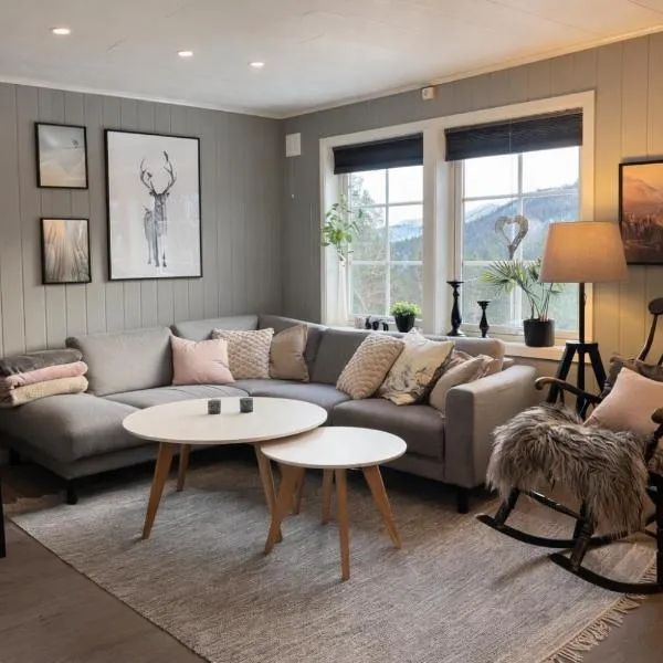 Cozy apartment near Besseggen with a private sauna, hotel em Randsverk