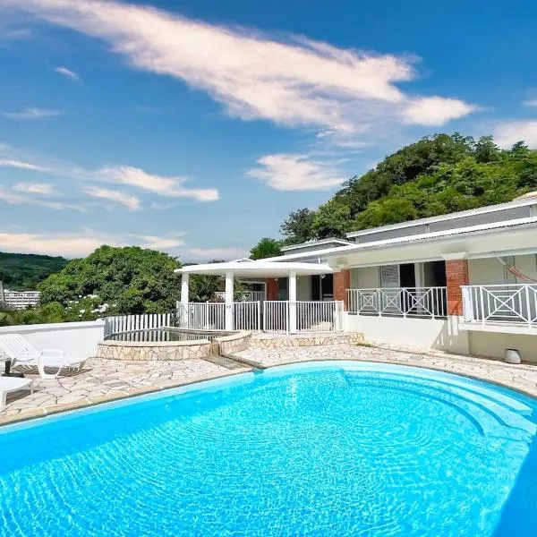 Villa Felix Piscine & jardin cosy, hotel en Le Marin