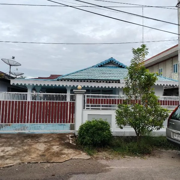 TM guest house 2, hotel em Singkawang