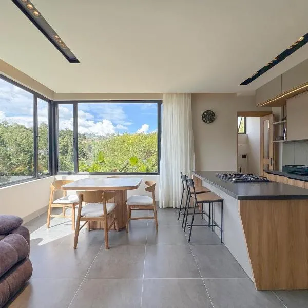 Cielo Verde 302-Luxury Apartment 3 Min from Airport JMC, hotel din Rionegro