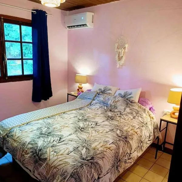 By Jess，位于La Foa的酒店