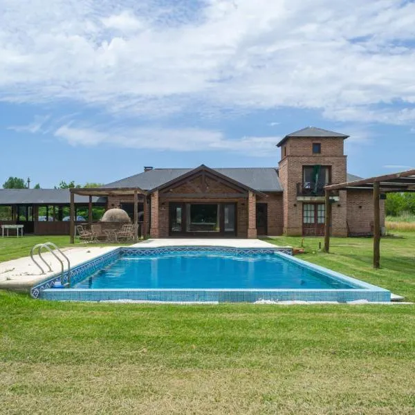 Casa de campo en club privado Benquerencia, hotel in San Miguel del Monte