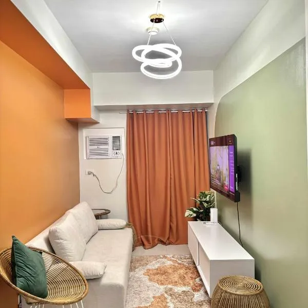 NM 1BR Condo with Balcony at Horizons 101, hotel en Cebú