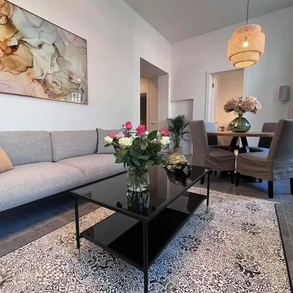 Suite Nr 5 - J26 LUXURY APARTMENT, Jauniela 26 Old Riga - Great View & Top Location - 2 Bedrooms - 80 m2, hotel u gradu Riga