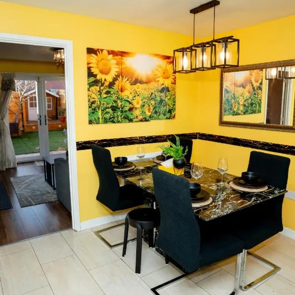 1 minute walk to Liverpool Stadium Free Private Parking, Anfield Liverpool Entire House, hotel in Liverpool