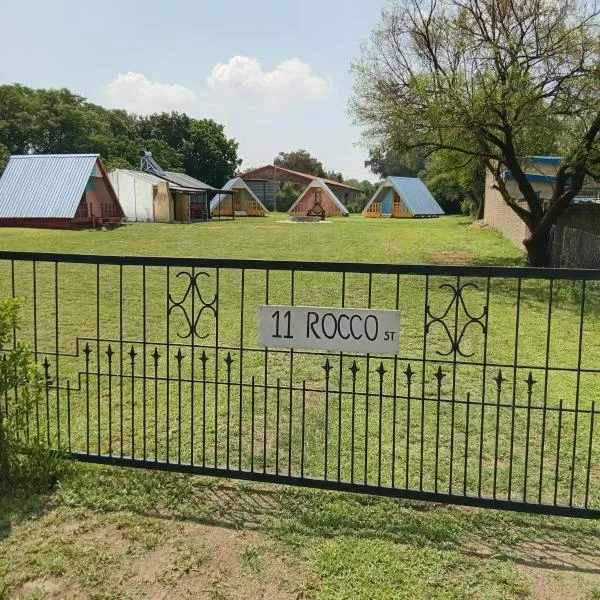 Oranjeville에 위치한 호텔 Dam Jam Cabanas