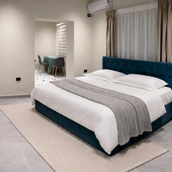 Adna Rooms Tirana Center: Tiran'da bir otel