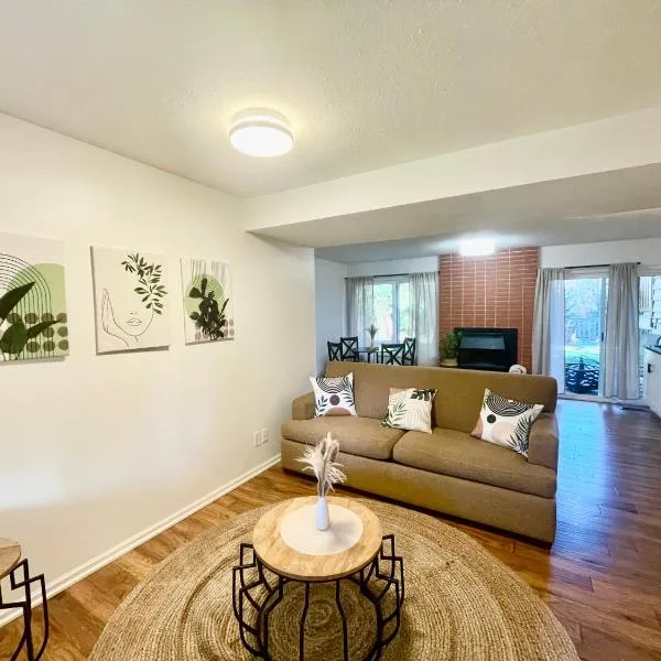 Charming Central Abbotsford Retreat, Cozy Suite, hotel en Abbotsford