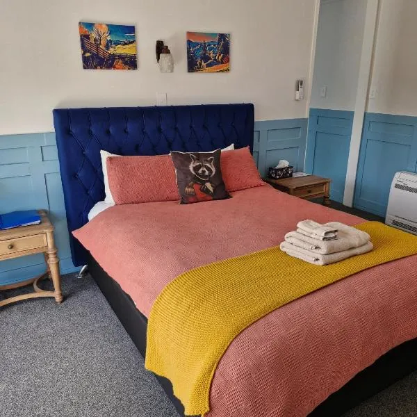 DuxHouse BnB, hotel in Taihape