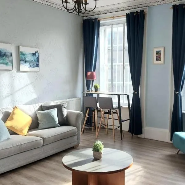 Spacious Victorian Apartment in Edinburgh City, khách sạn ở Edinburgh