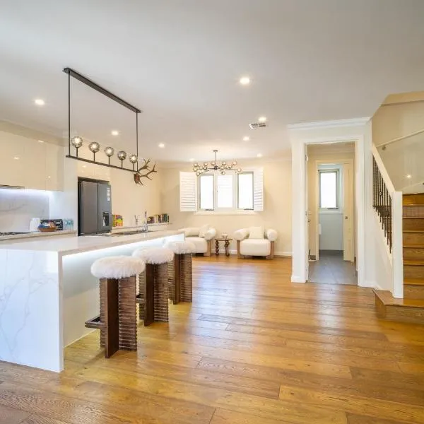 Hampton Designer Retreat 4BR Pet Friendly, hotel a Melbourne