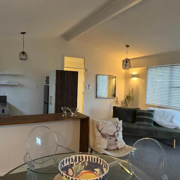 Viesnīca Unwind, relax stroll on the beach treat yourself pilsētā Paraparaumu Beach