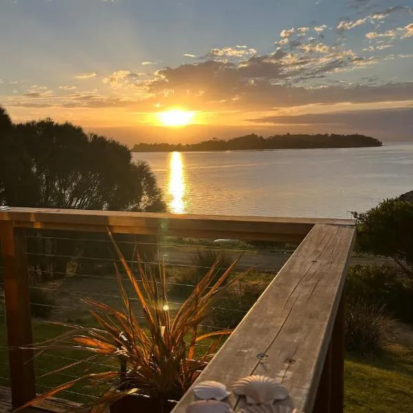 Beachcomber-Bruny Island Water Front Views, Hotel in Alonnah