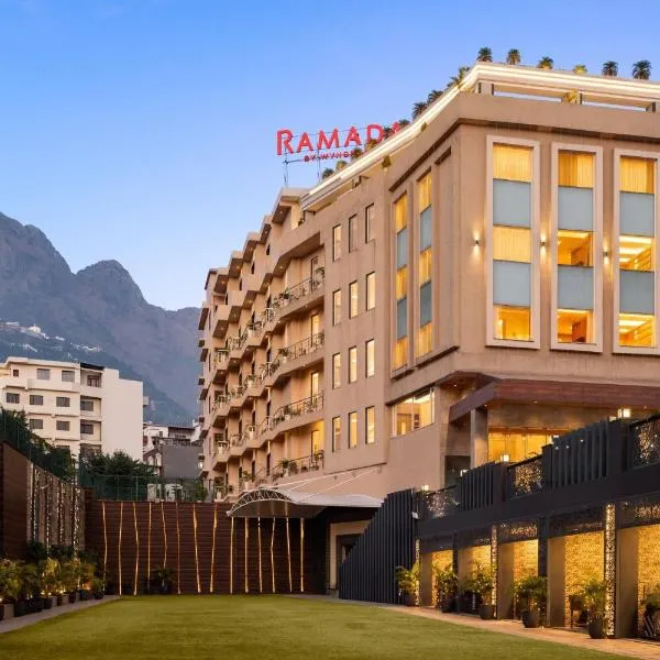 Ramada by Wyndham Katra Station Road, hotel em Katra