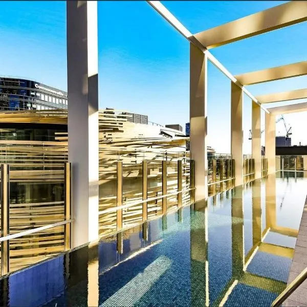 Darling Harbor living - Sydney 2 beds condo pool, hotel en Sídney