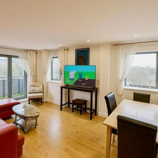 West London Lux 2 Bedroom Apartment- Great View- Free Parking- Wembley Stadium 5KM, hôtel à Londres