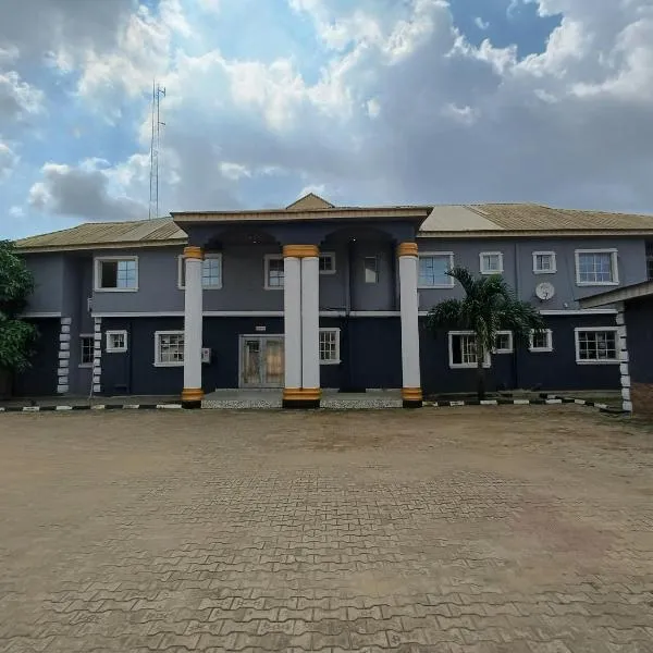 AP Luxury Inn، فندق في Idowu
