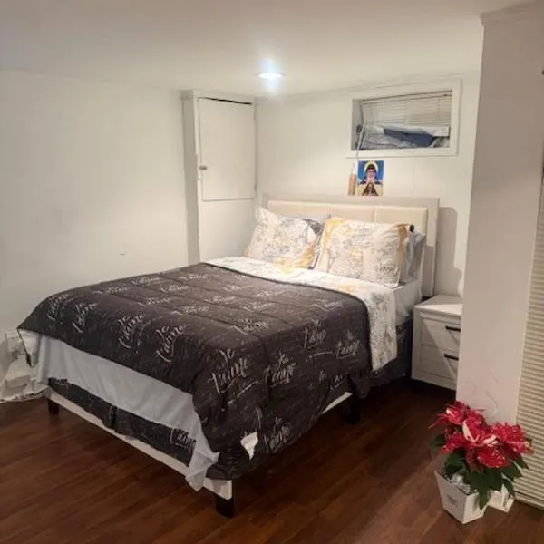 Cozy Studio, hotel in Elmont