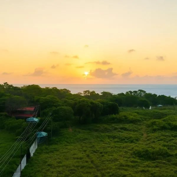 Spacious Sea-View 3BR Family Apartment near Bamburi Beach, Mombasa marine water park & PrideInn Beach resort with Pool & free Parking 5 minutes walk to the beach with a sunrise view above the Sea – hotel w mieście Mombasa