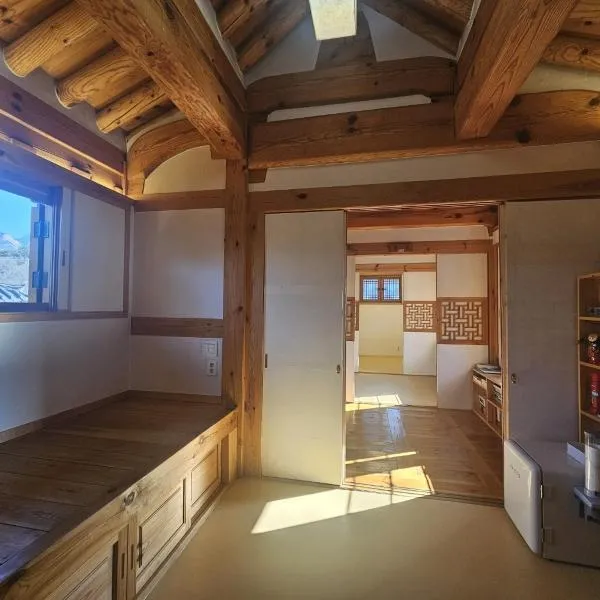 Chaehyodang Hanok Stay, хотел в Сеул